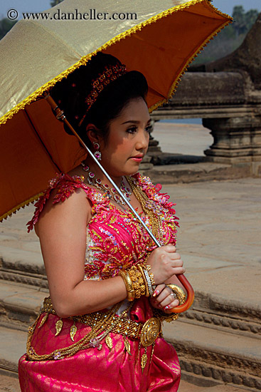traditional-dress-woman-w-umbrella-3.jpg