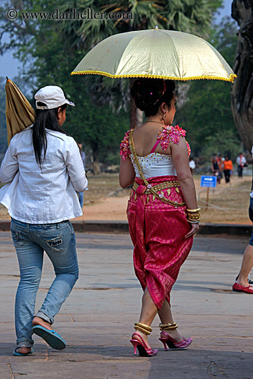 traditional-dress-woman-w-umbrella-7.jpg