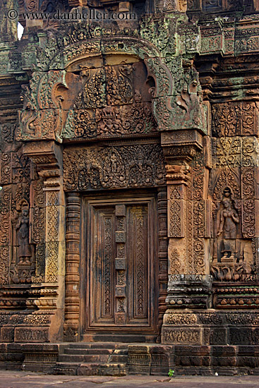 bas_relief-door-01.jpg