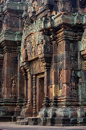 bas_relief-door-02.jpg