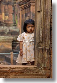 images/Asia/Cambodia/BanteaySrei/People/girl-in-doorway-04.jpg