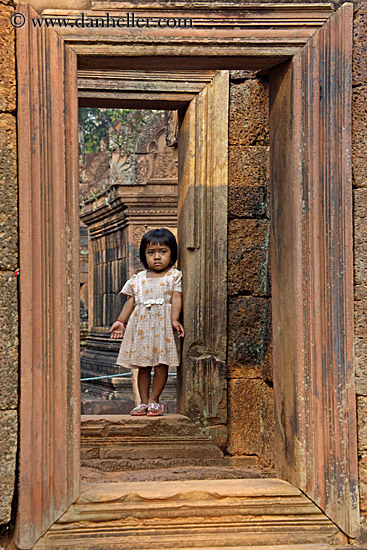 girl-in-doorway-06.jpg