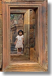 images/Asia/Cambodia/BanteaySrei/People/girl-in-doorway-06.jpg