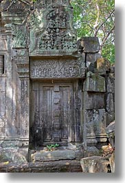images/Asia/Cambodia/BengMealea/faux-door-n-roots-3.jpg