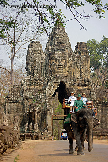 japanese-couple-on-elephant-3.jpg