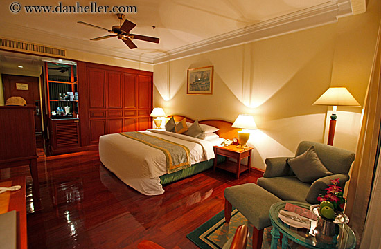 hotel-room-3.jpg