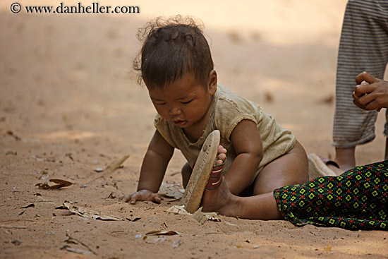 kids-playing-in-dirt-03.jpg