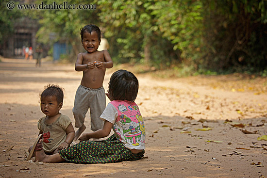 kids-playing-in-dirt-06.jpg