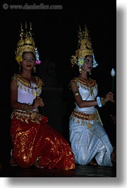 images/Asia/Cambodia/People/CambodianDancers/cambodian-dancers-123.jpg