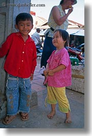 images/Asia/Cambodia/People/Girls/girl-in-pink-w-brother-in-red-1.jpg