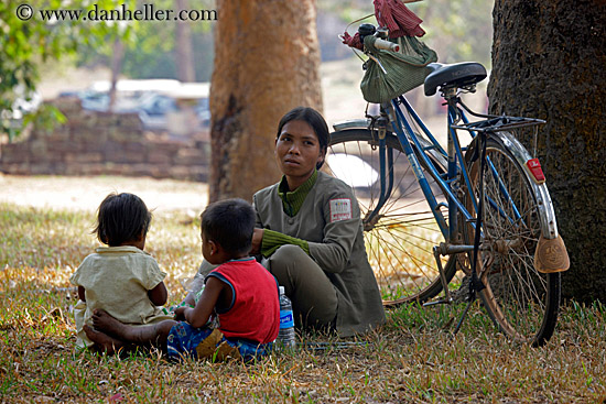 mother-w-kids-n-bike.jpg