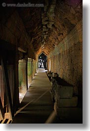 images/Asia/Cambodia/TaPromh/Misc/tunnel-2.jpg