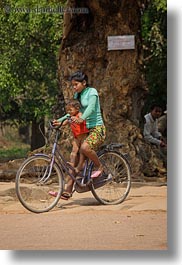 images/Asia/Cambodia/Transportation/girl-n-baby-on-bicycle-03.jpg
