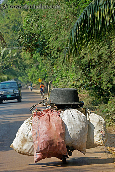 motorcycle-carrying-big-bags-01.jpg