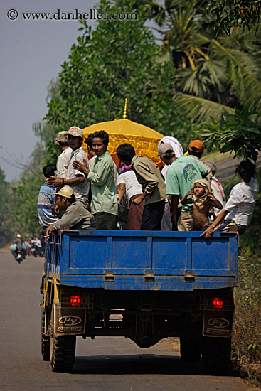 over-crowded-vehicle-02.jpg