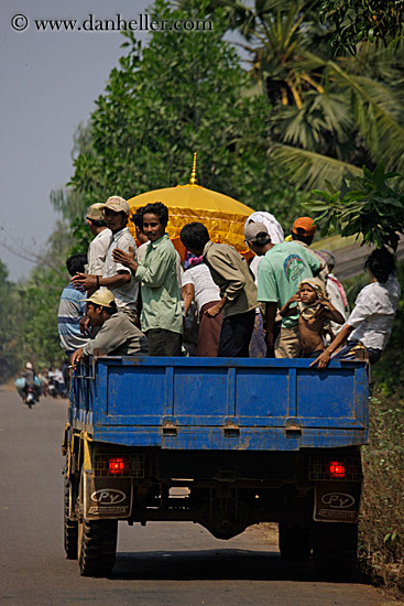 over-crowded-vehicle-02.jpg