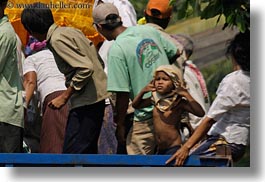 images/Asia/Cambodia/Transportation/over-crowded-vehicle-02a.jpg