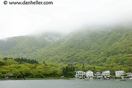 lake-ashi-1.jpg