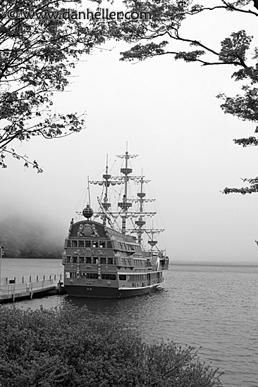 lake-ashi-ferry-boat-3.jpg