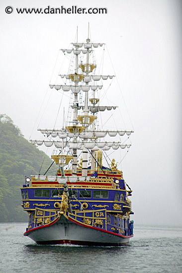 lake-ashi-ferry-boat-8.jpg
