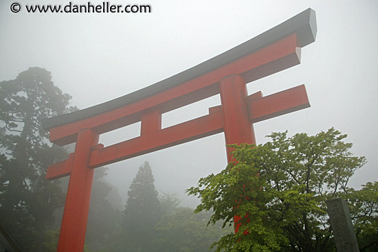 misty-torii-gate-2.jpg