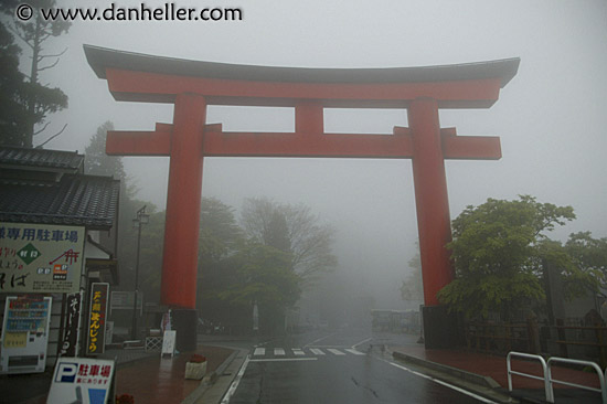 misty-torii-gate-4.jpg