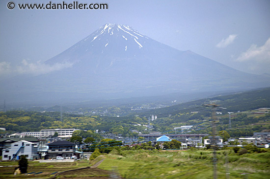 mt-fuji-from-train-1.jpg