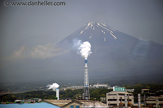 mt-fuji-from-train-3.jpg