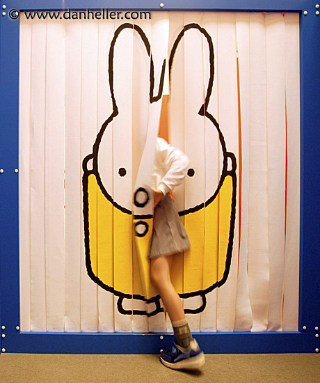 kid-n-bunny-curtain-2.jpg