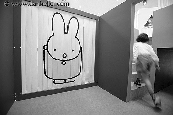 kid-n-bunny-curtain-3.jpg
