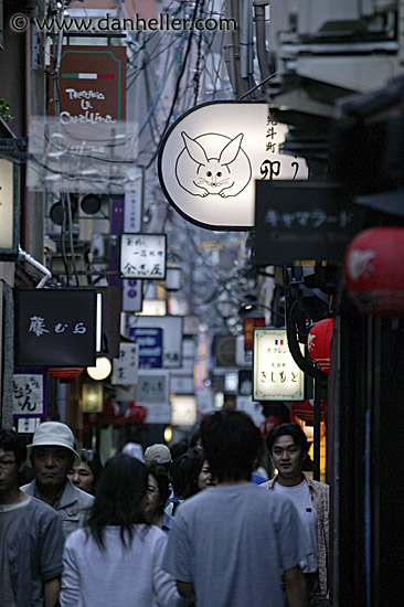busy-narrow-street-2.jpg