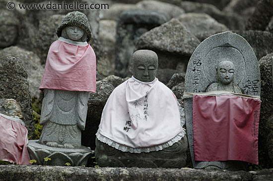 stone-figurines-5.jpg