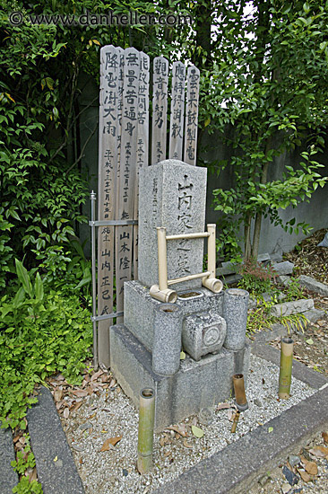 japanese-graves-8.jpg