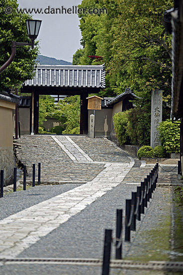 path-to-temple.jpg