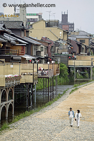 kyoto-river-bank-4.jpg