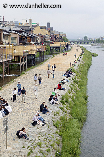 kyoto-river-bank-6.jpg
