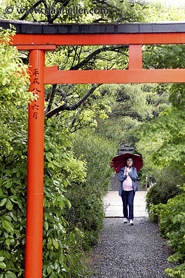 jill-n-torii-gate.jpg