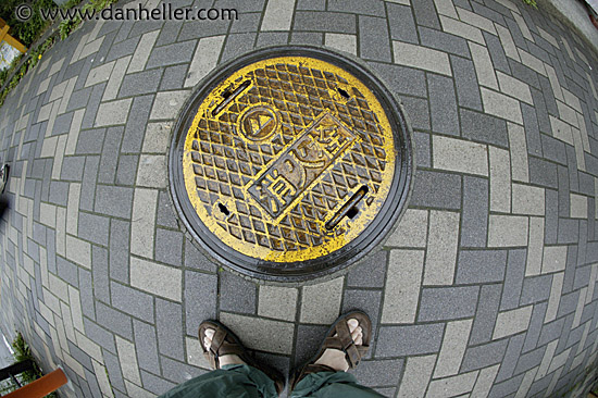 hakone-manhole-1.jpg