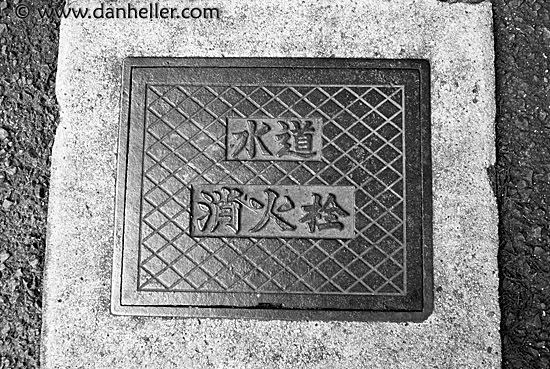 japanese-manhole-01.jpg