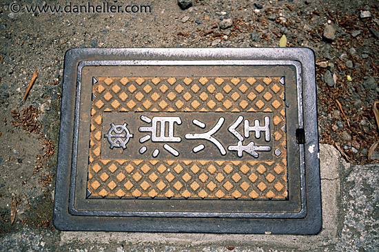 japanese-manhole-03.jpg