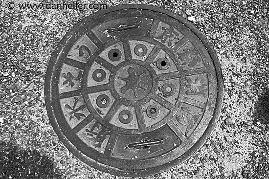 japanese-manhole-04.jpg