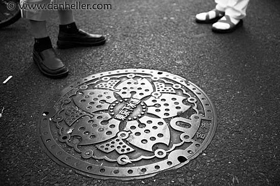 japanese-manhole-07.jpg