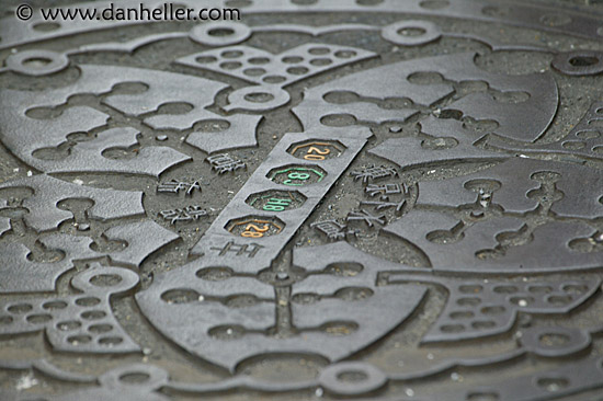 japanese-manhole-14.jpg