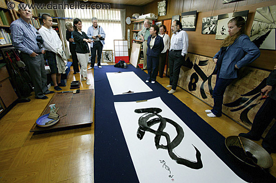 group-viewing-calligraphy-2.jpg