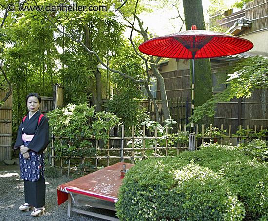 japanese-woman-red-umbrella.jpg