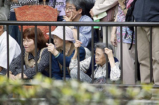 women-behind-bars.jpg