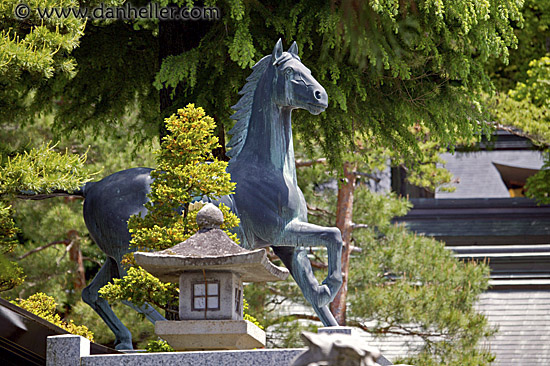 horse-statue.jpg