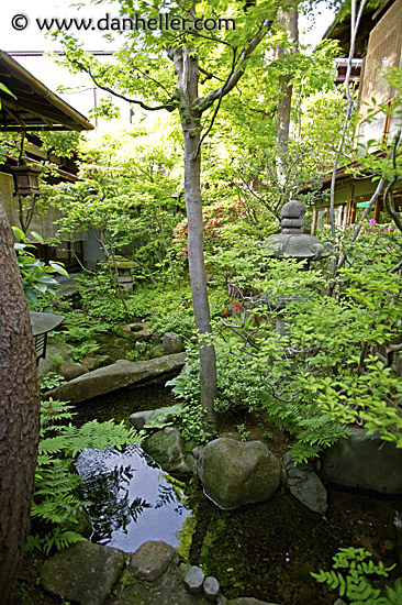 nagase-ryokan-gardens-2.jpg
