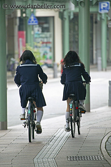 schoolgirls-on-bikes.jpg