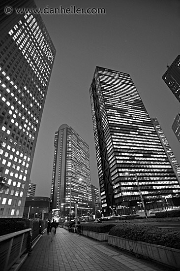 tokyo-at-nite-4-bw.jpg